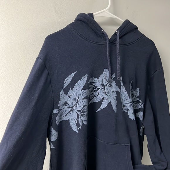 Old Navy Men's Pullover Sweater - Picture 2 of 4